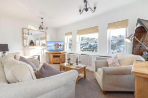 Apters Hill House, Stunning 3 Bedroom Property in Central Brixham with Parking